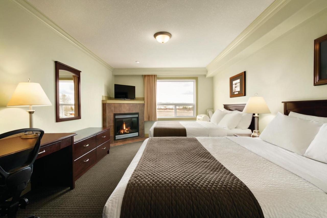 Quality Inn & Suites Whitecourt Exterior photo