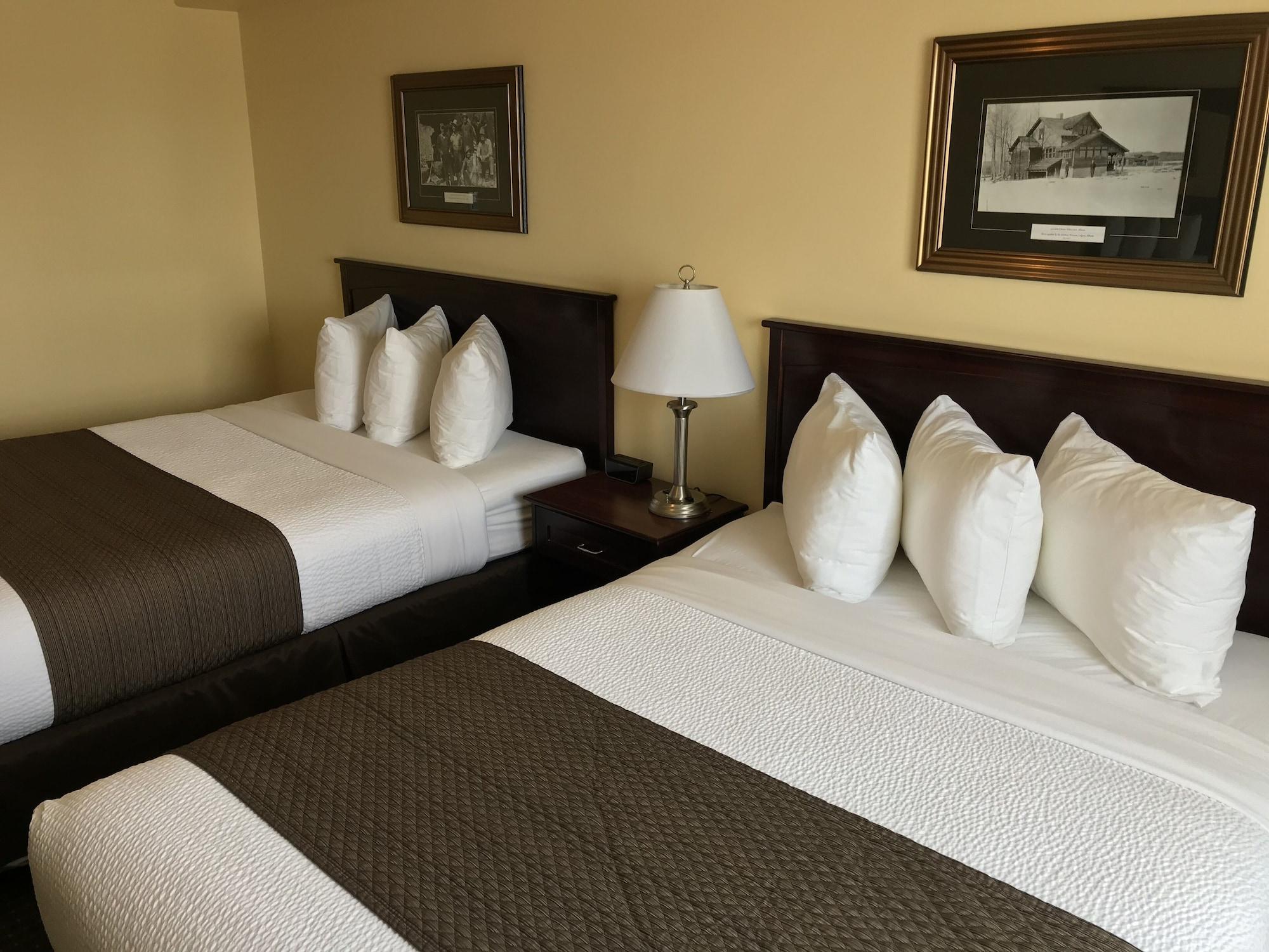 Quality Inn & Suites Whitecourt Exterior photo