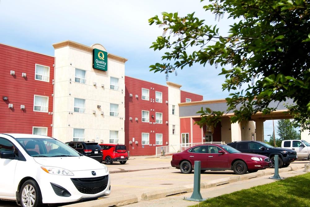 Quality Inn & Suites Whitecourt Exterior photo