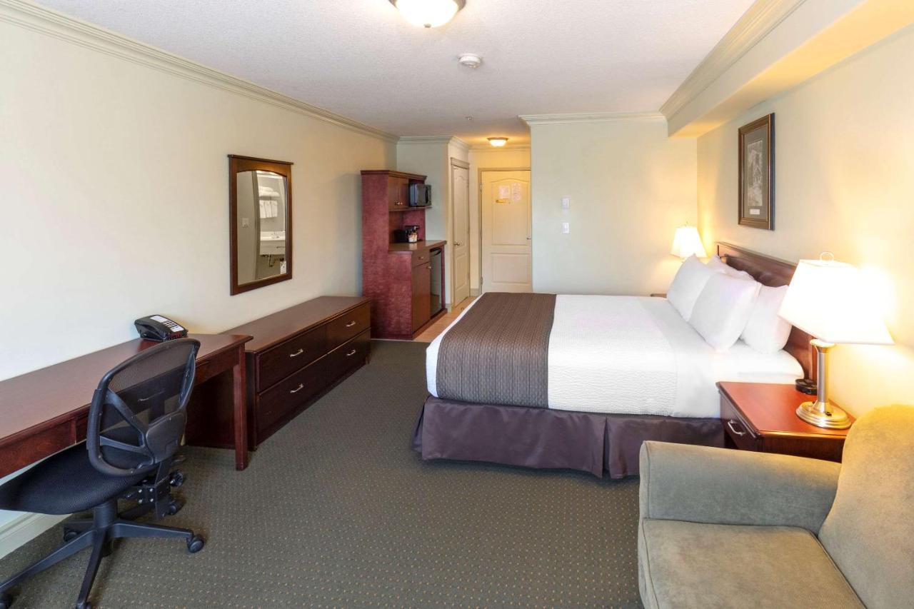 Quality Inn & Suites Whitecourt Exterior photo