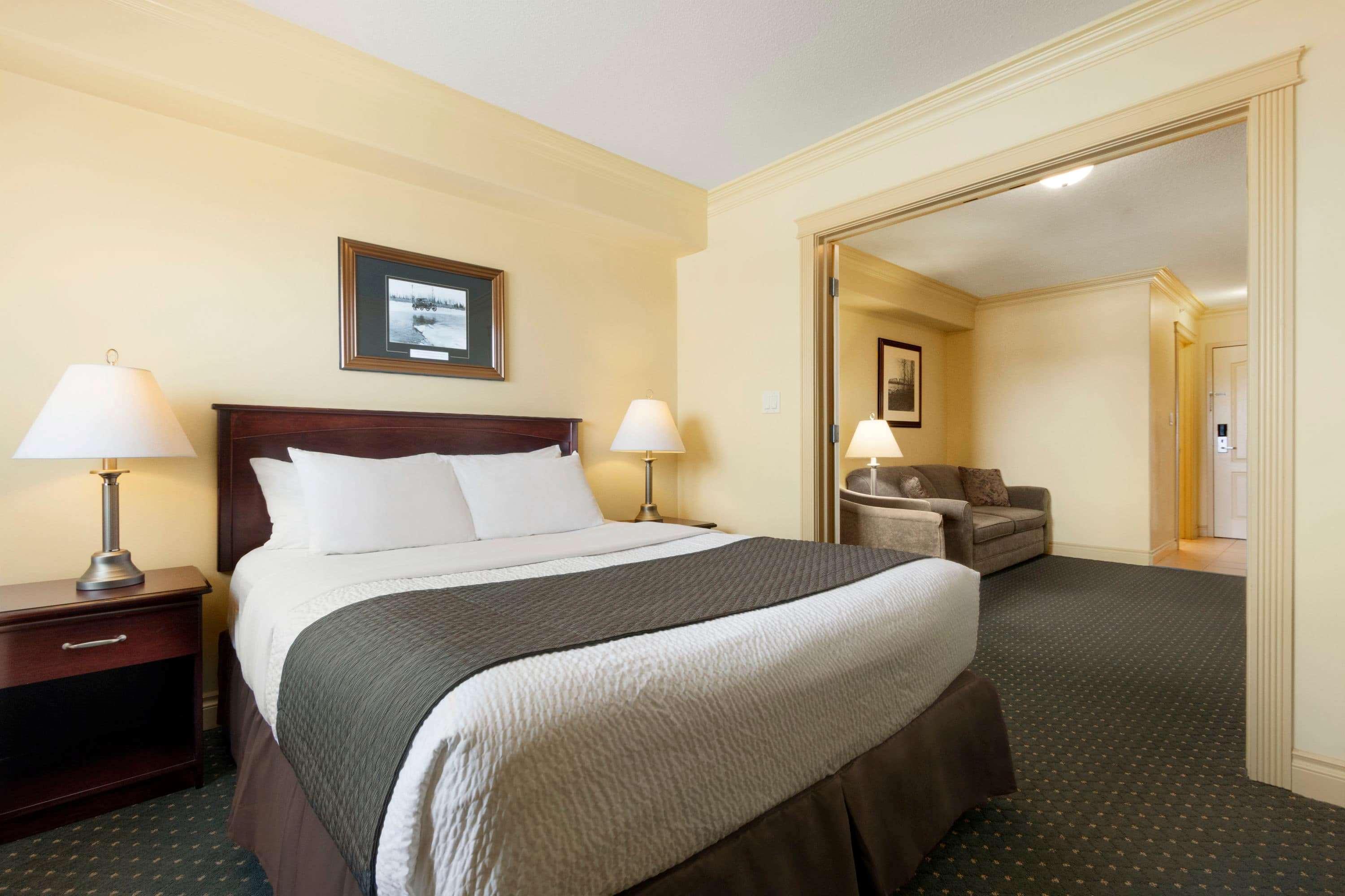 Quality Inn & Suites Whitecourt Exterior photo