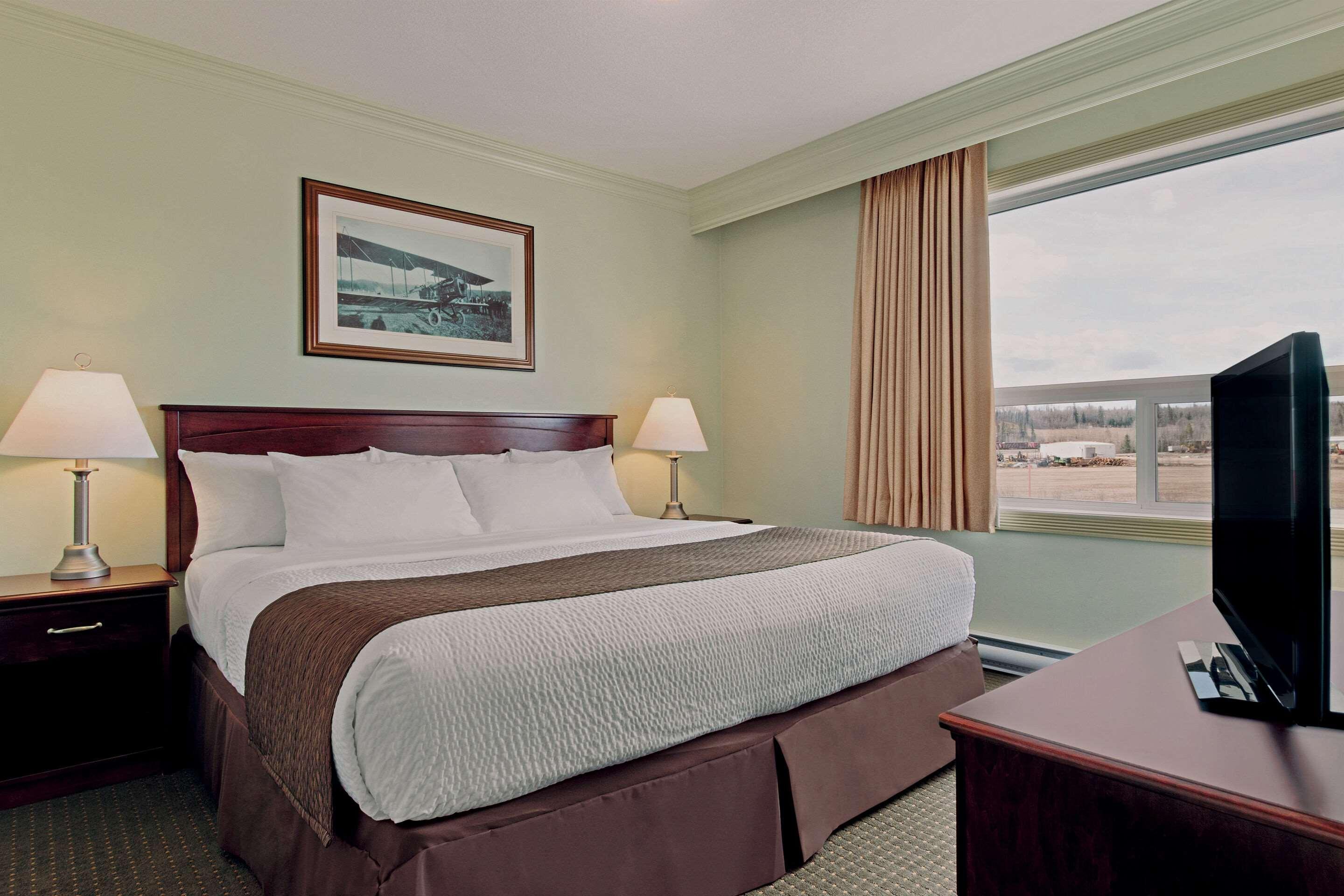 Quality Inn & Suites Whitecourt Exterior photo
