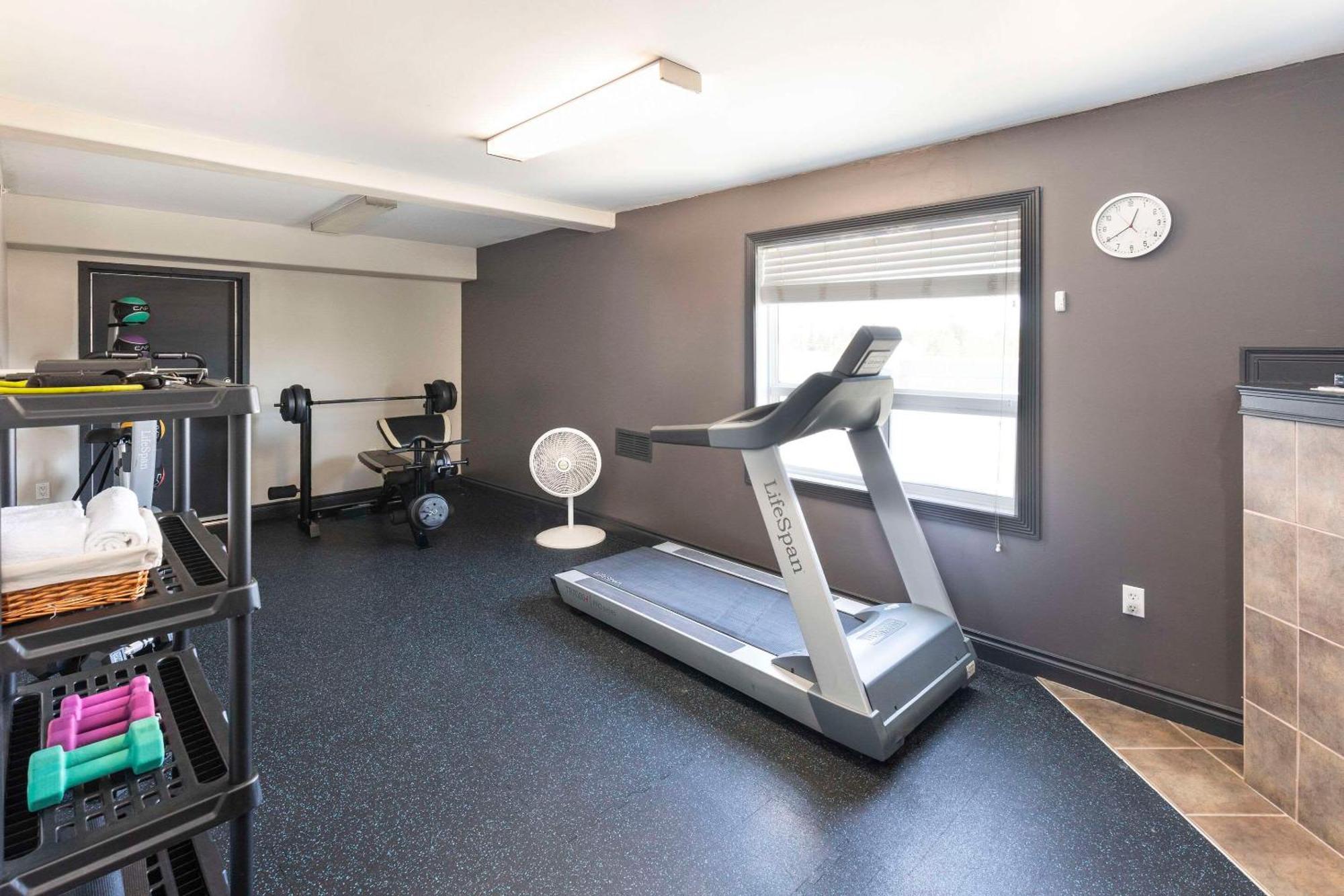 Quality Inn & Suites Whitecourt Exterior photo