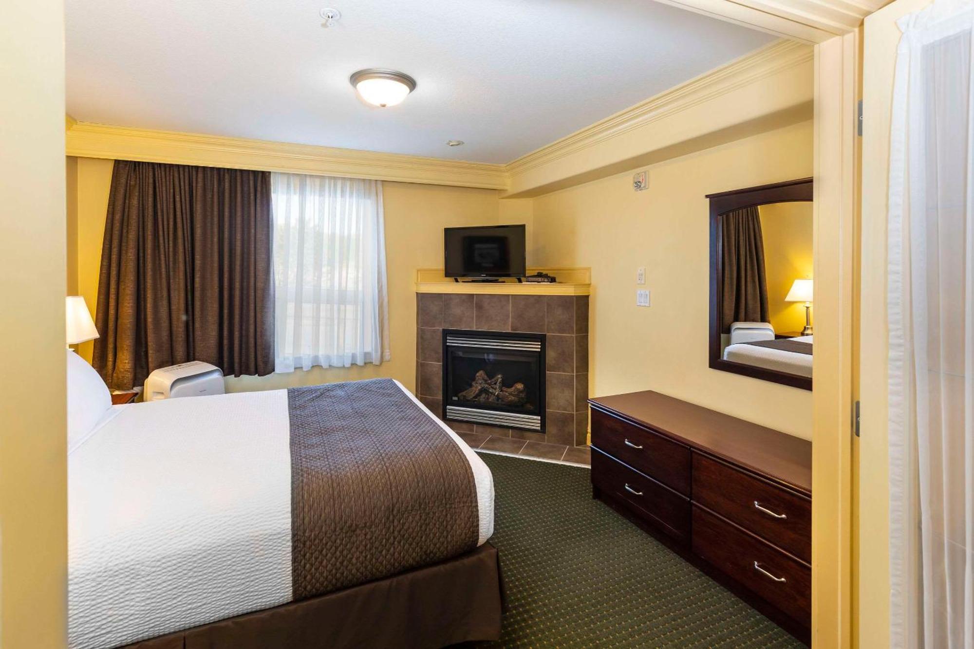 Quality Inn & Suites Whitecourt Exterior photo
