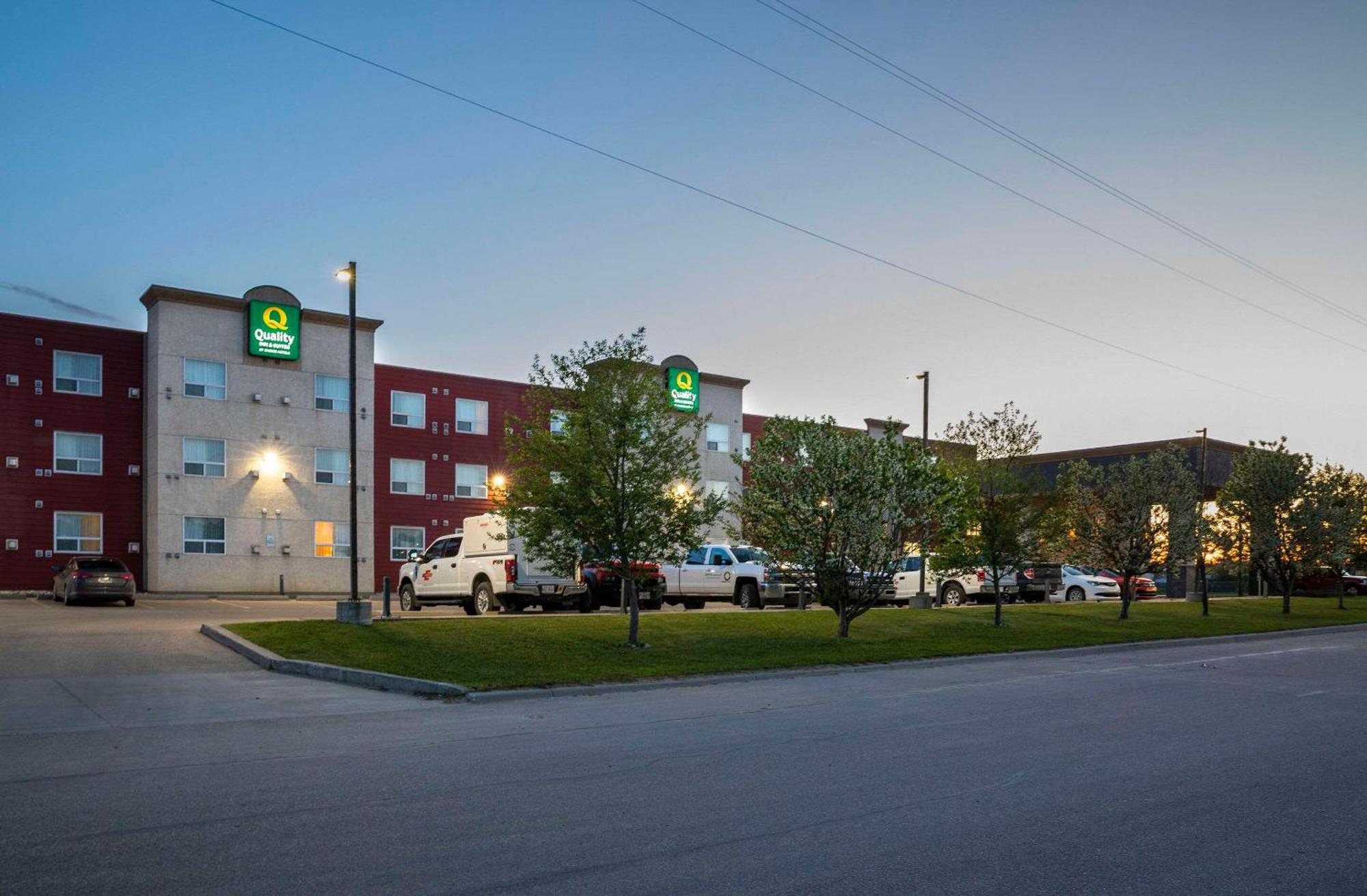 Quality Inn & Suites Whitecourt Exterior photo